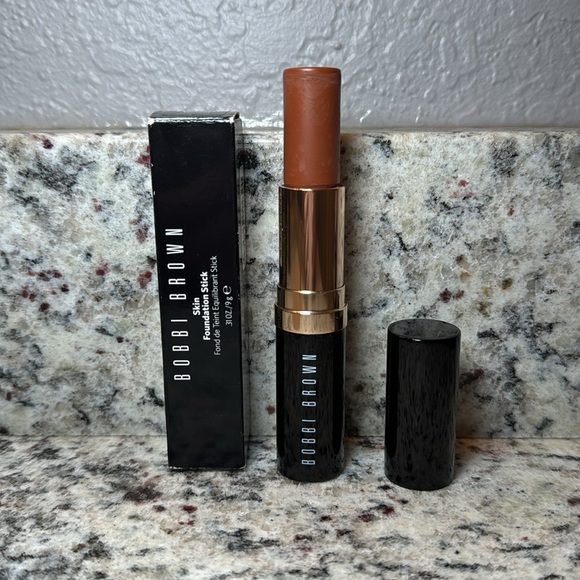Bobbi Brown Walnut Skin Foundation Stick - Picture 2 of 7
